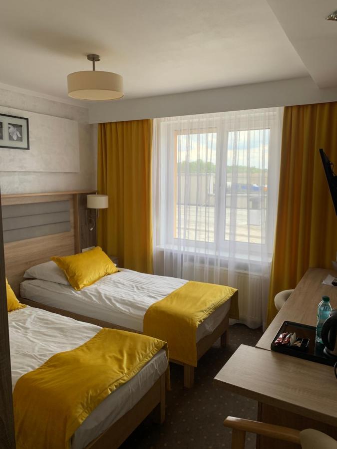 Hotel Diament I Brylant à Rawicz Extérieur photo