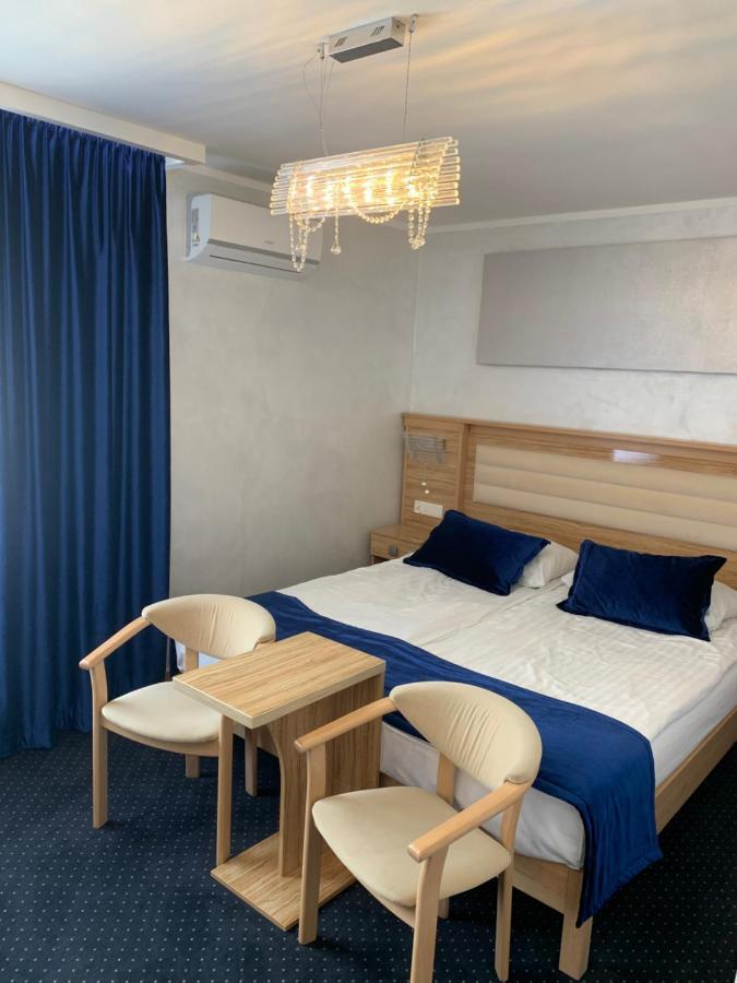 Hotel Diament I Brylant à Rawicz Extérieur photo