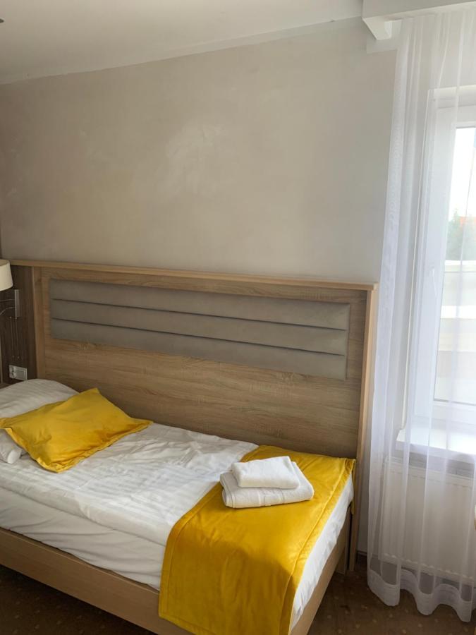 Hotel Diament I Brylant à Rawicz Extérieur photo
