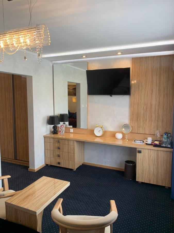 Hotel Diament I Brylant à Rawicz Extérieur photo