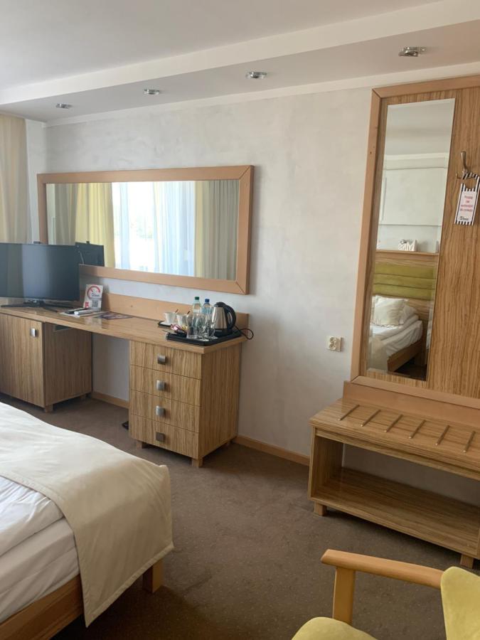 Hotel Diament I Brylant à Rawicz Extérieur photo