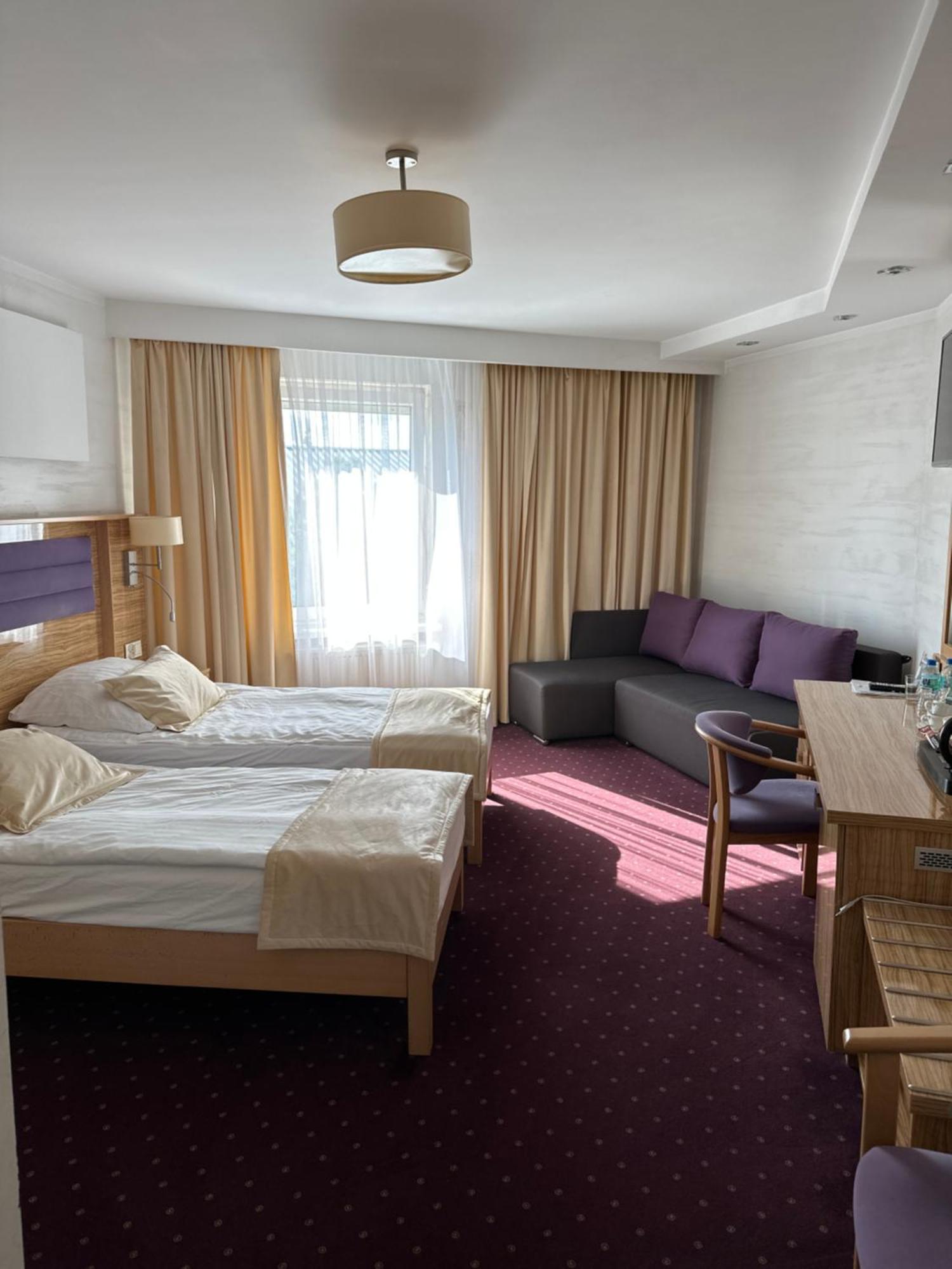 Hotel Diament I Brylant à Rawicz Extérieur photo