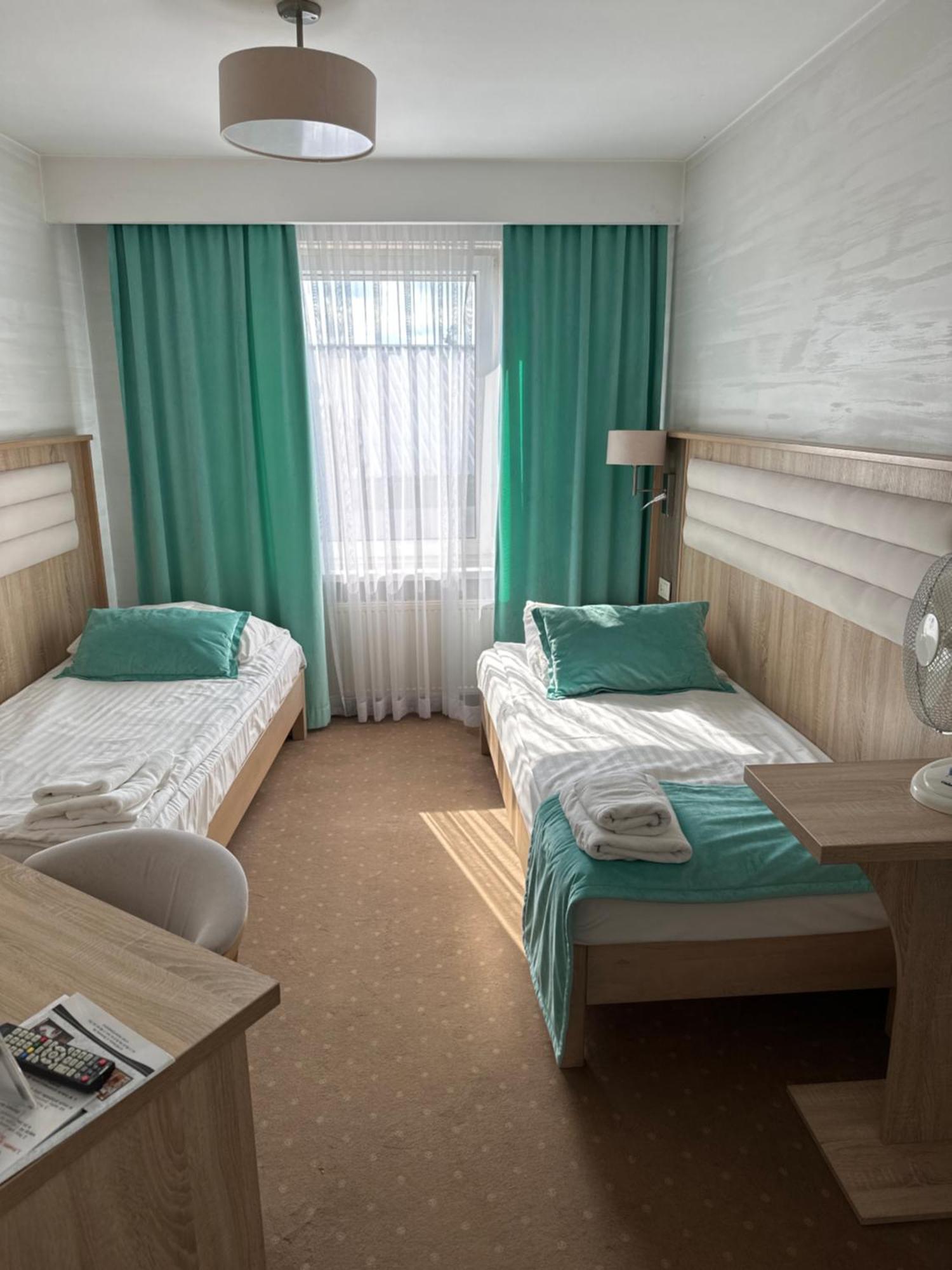 Hotel Diament I Brylant à Rawicz Extérieur photo