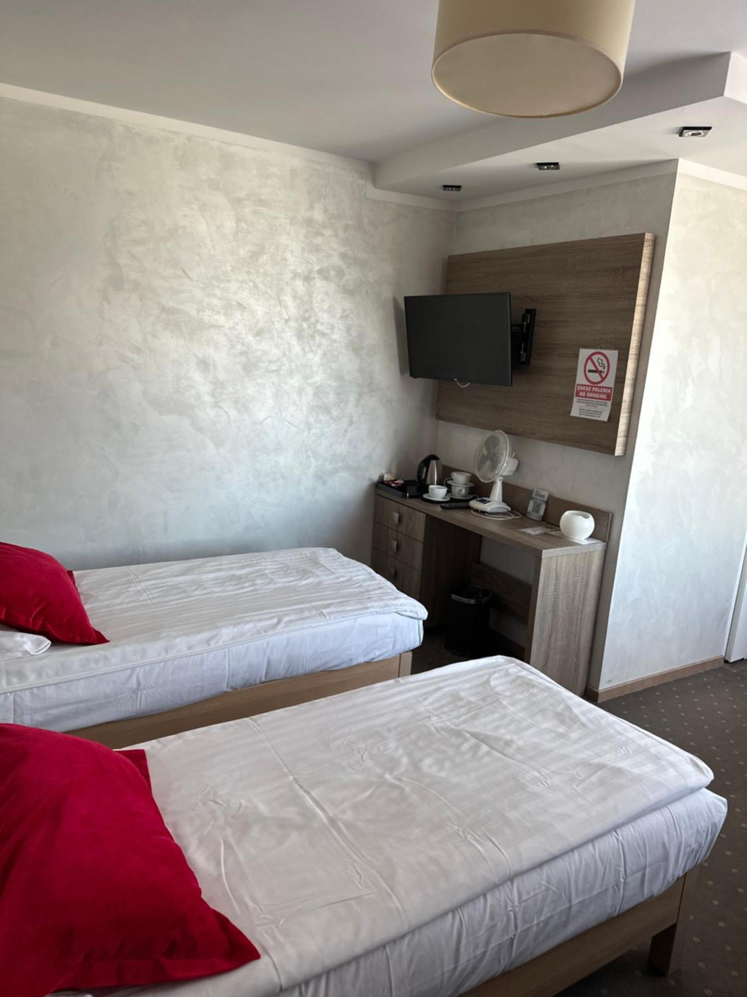 Hotel Diament I Brylant à Rawicz Extérieur photo