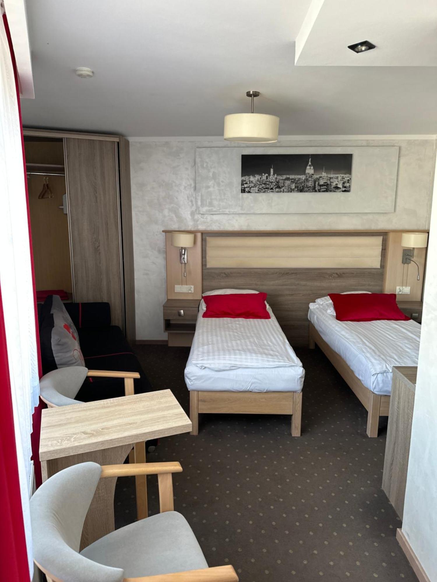 Hotel Diament I Brylant à Rawicz Extérieur photo