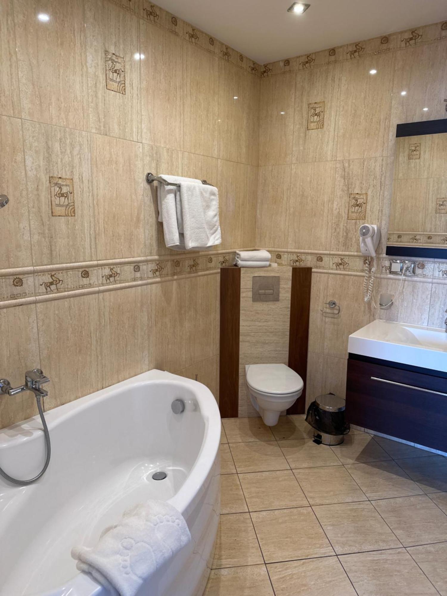 Hotel Diament I Brylant à Rawicz Extérieur photo