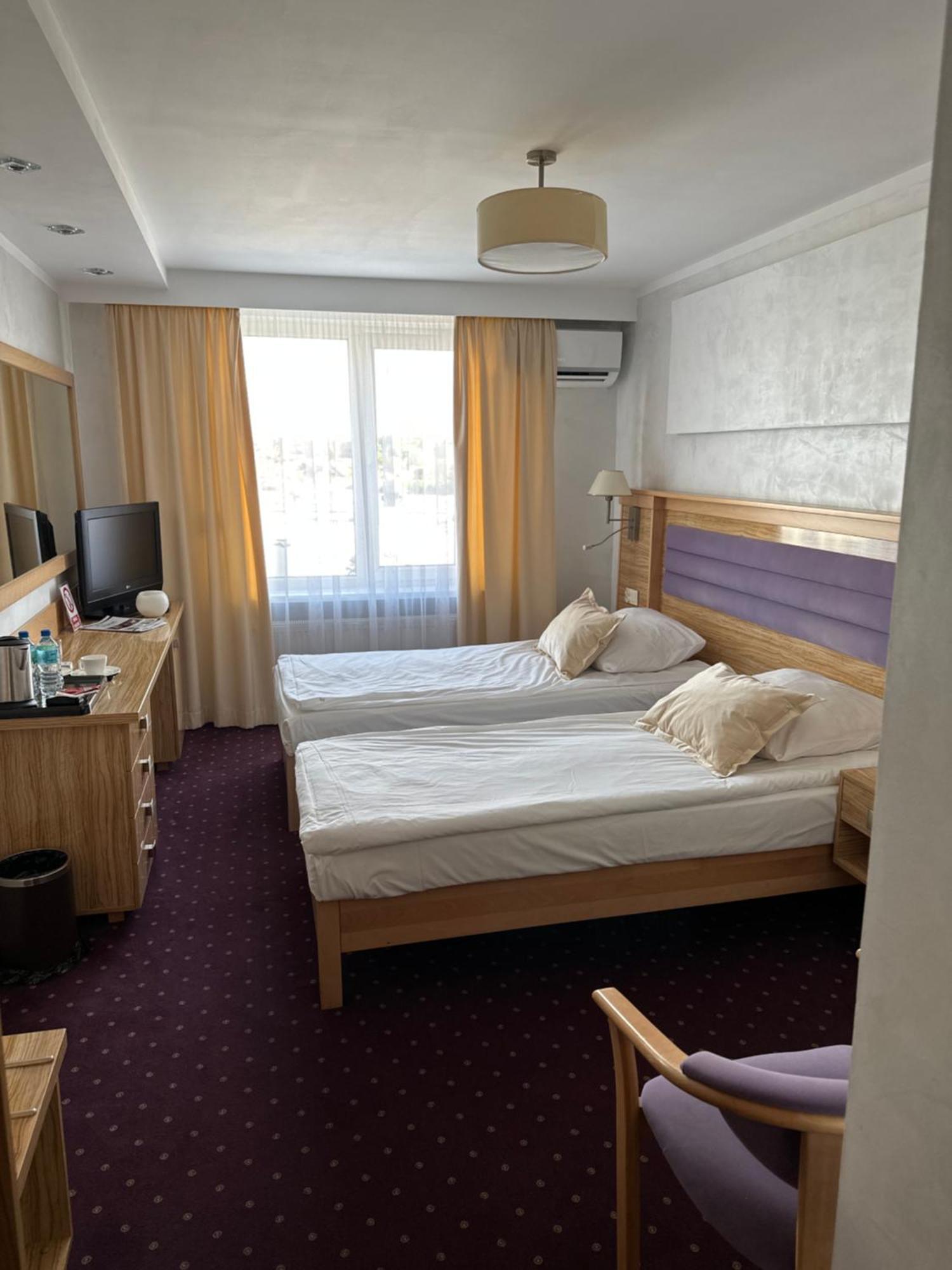 Hotel Diament I Brylant à Rawicz Extérieur photo