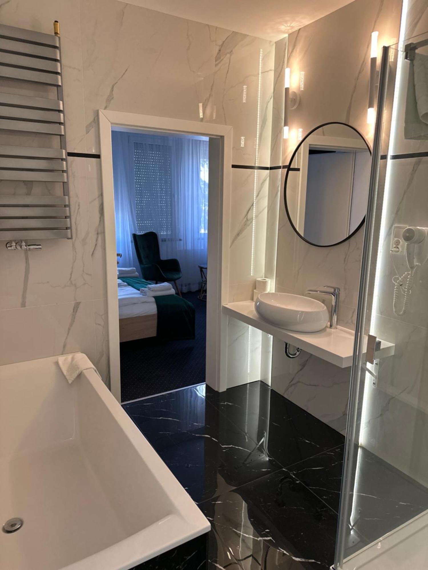 Hotel Diament I Brylant à Rawicz Extérieur photo