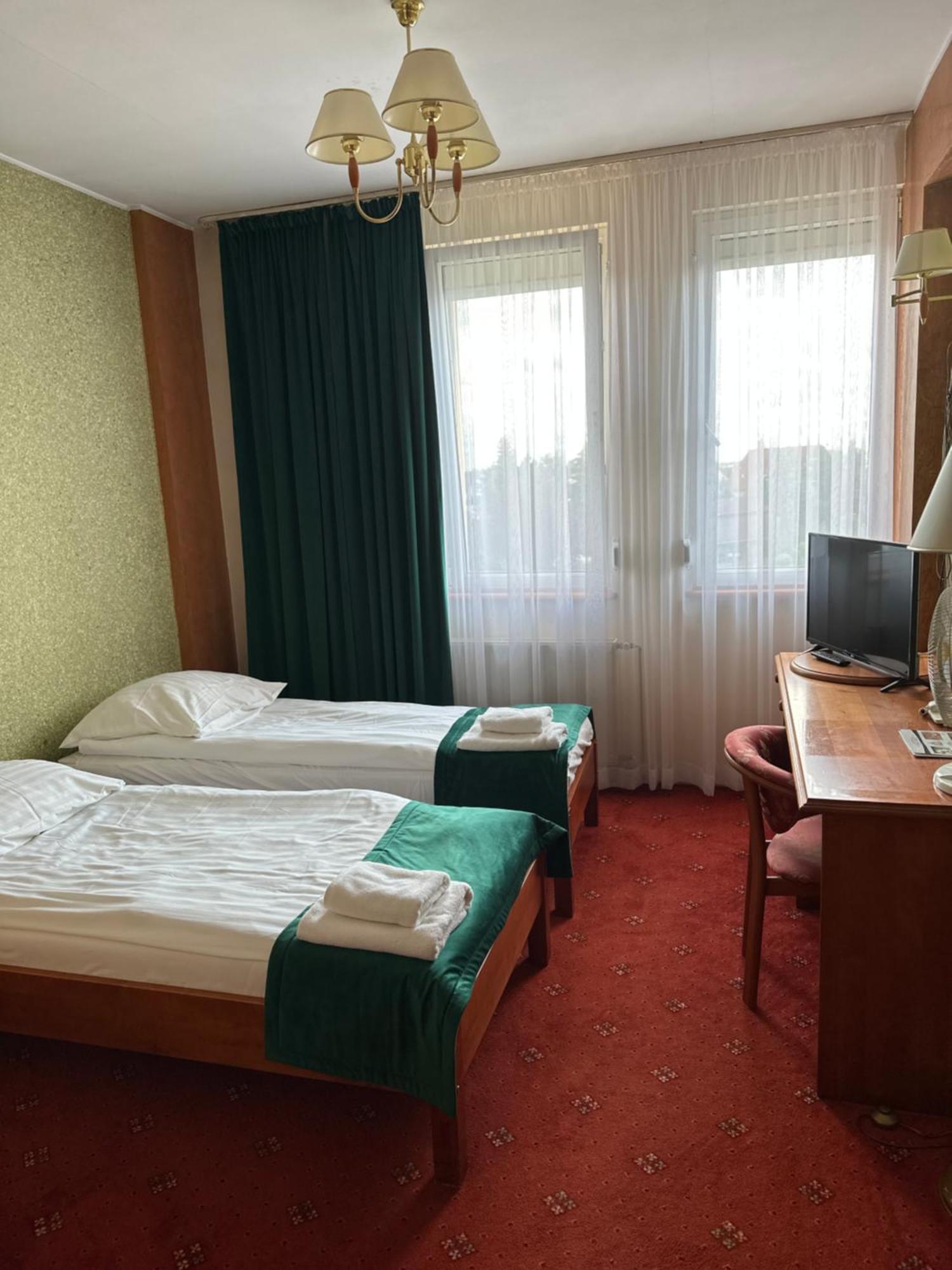 Hotel Diament I Brylant à Rawicz Extérieur photo